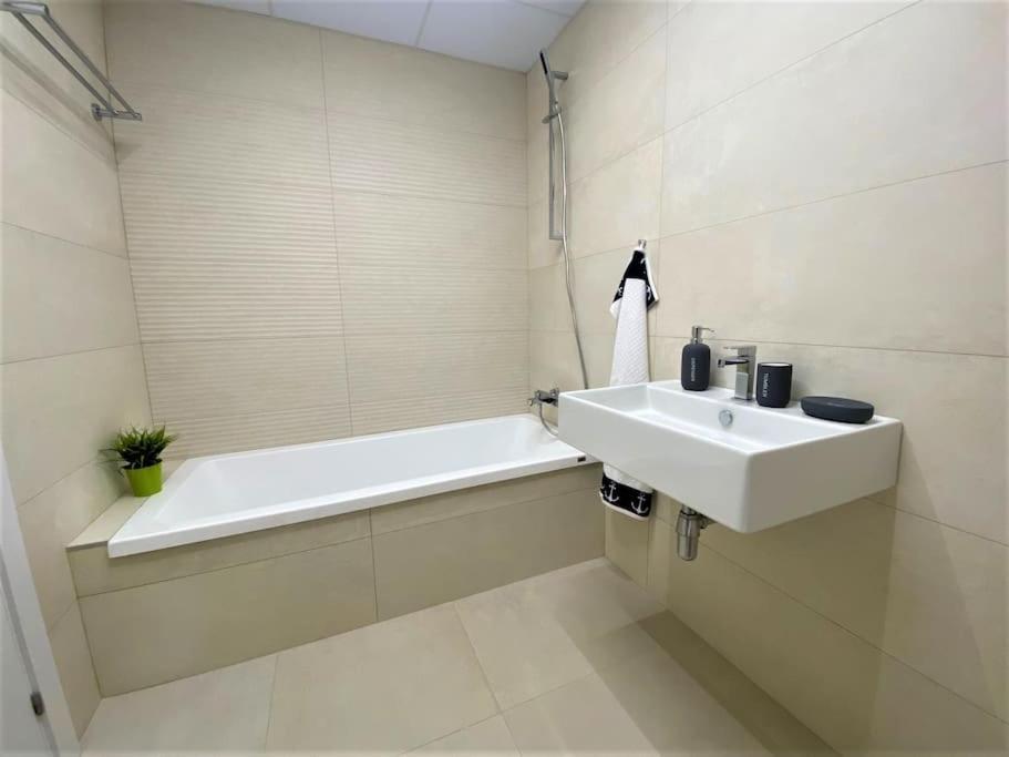 Luxurious Penthouse With Huge Panoramic Terrace Apartamento San Roque  Exterior foto